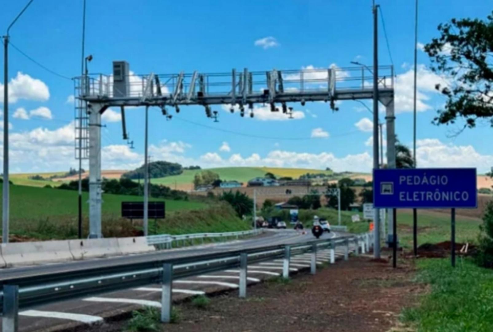 foto de Pedágio free flow gera polêmica no Paraná e pode ter multas suspensas após pressão política