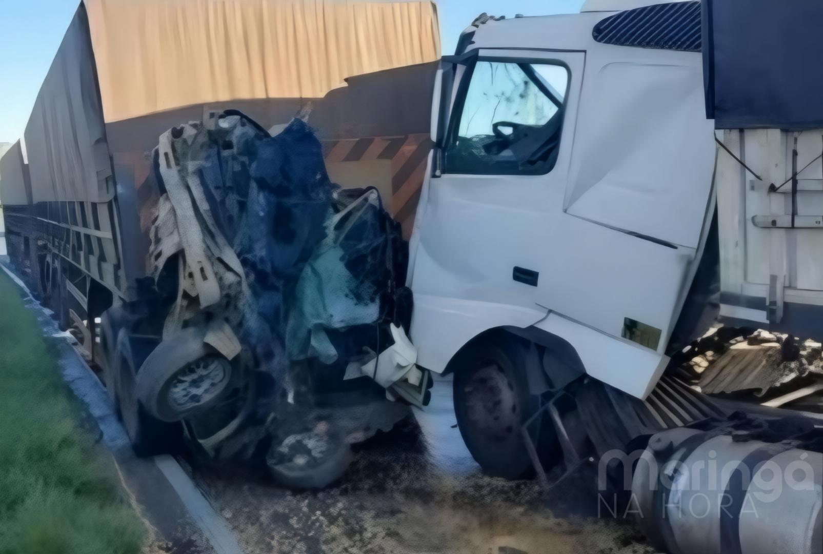 foto de Jovens de 18 e 19 anos morrem em grave colisão com carretas e carros na BR-376