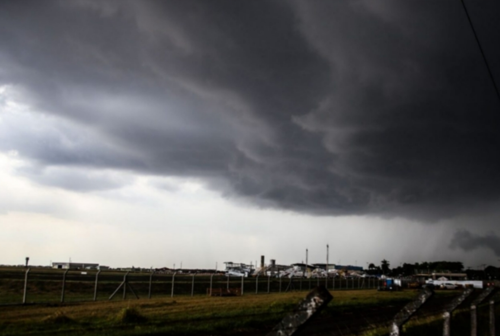 foto de Alerta no Paraná neste sábado (18): chuva forte, ventos de até 60 km/h e risco de granizo em 96 cidades; veja as cidades