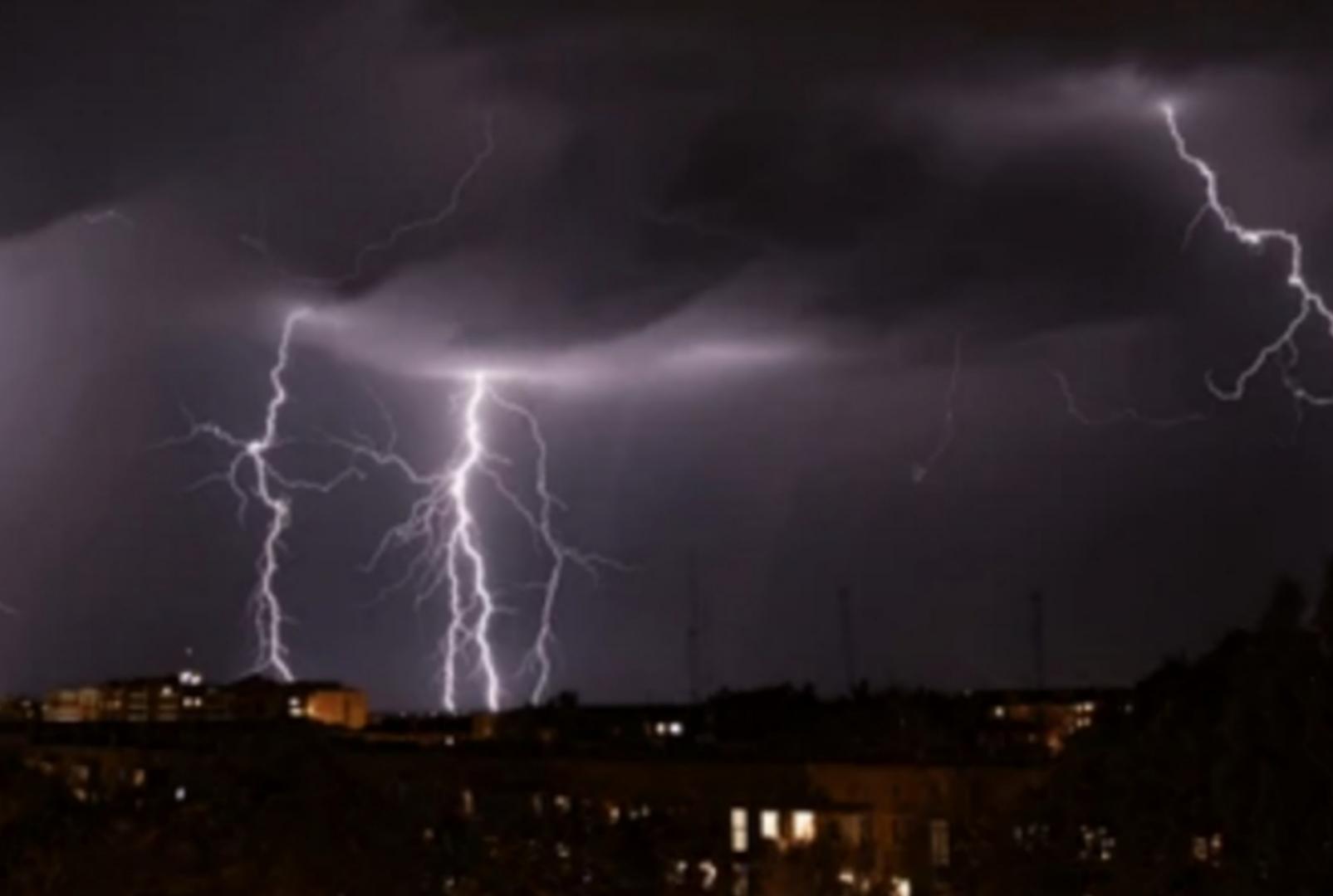 Chuva chega com força neste sábado no Paraná; confira as cidades atingidas