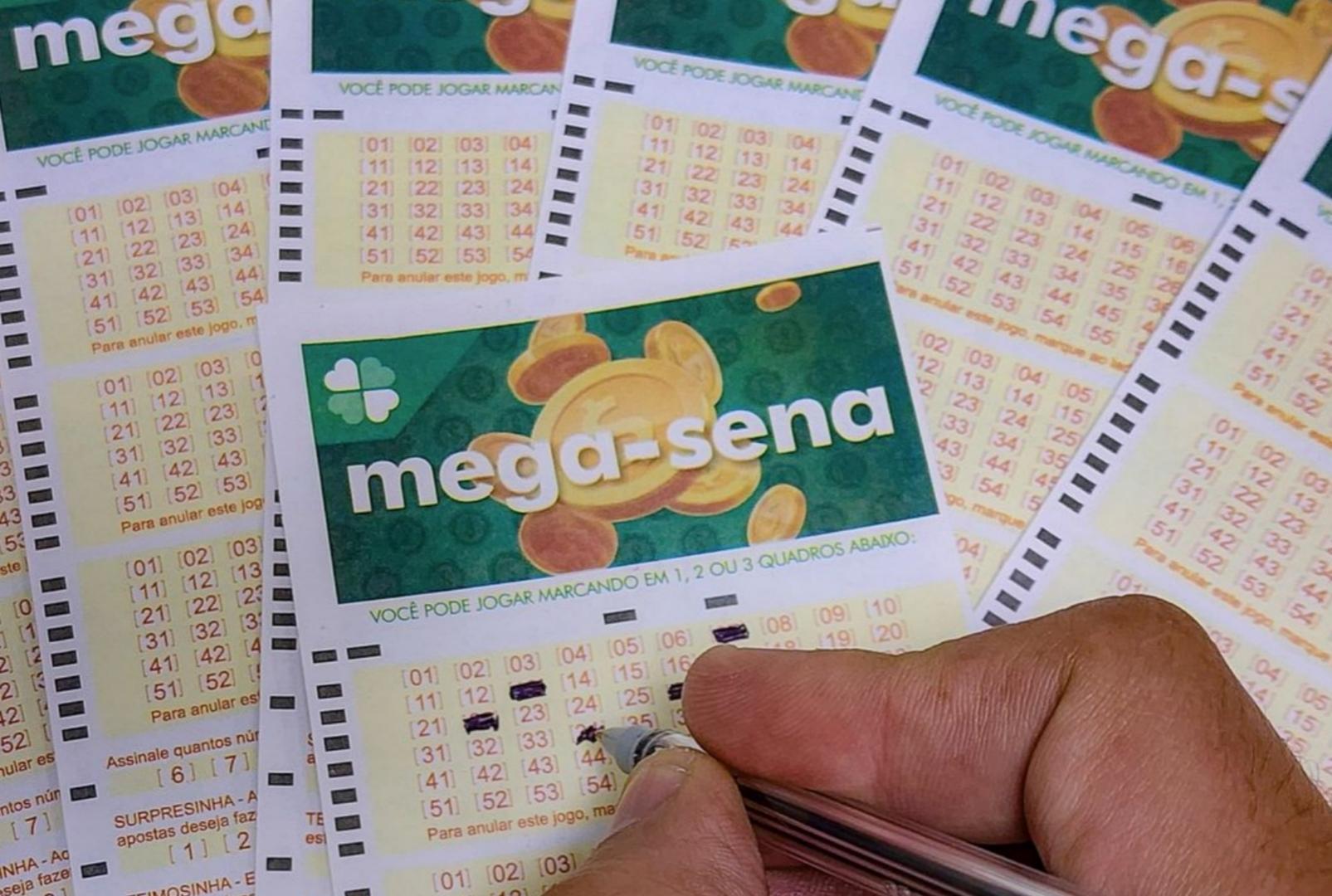Paranaense leva sozinho bolada de R$ 127 milhões; 8 também levam na quina — confira os números sorteados