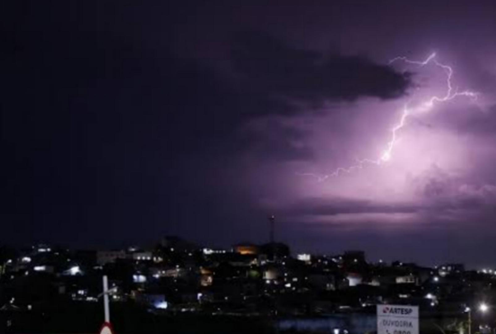 Paraná entra em alerta para temporais com ventos fortes, raios e granizo; confira as cidades