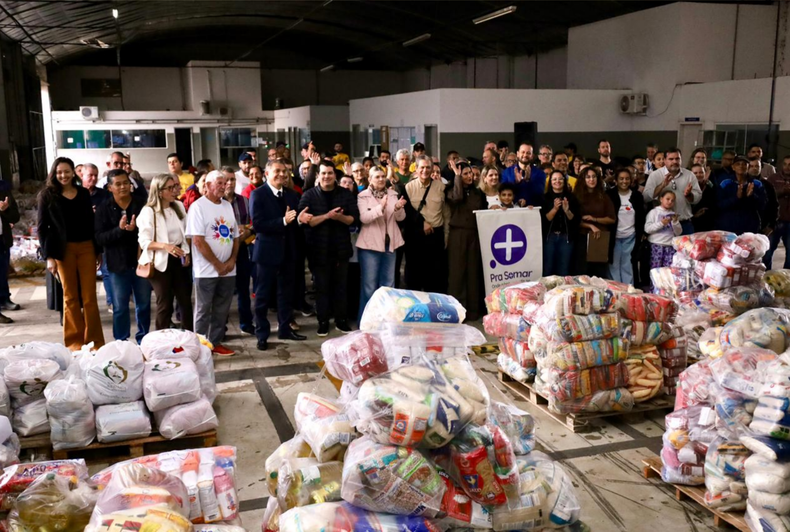 Entidades assistenciais recebem alimentos arrecadados na 49ª edição da Prova Rústica Tiradentes