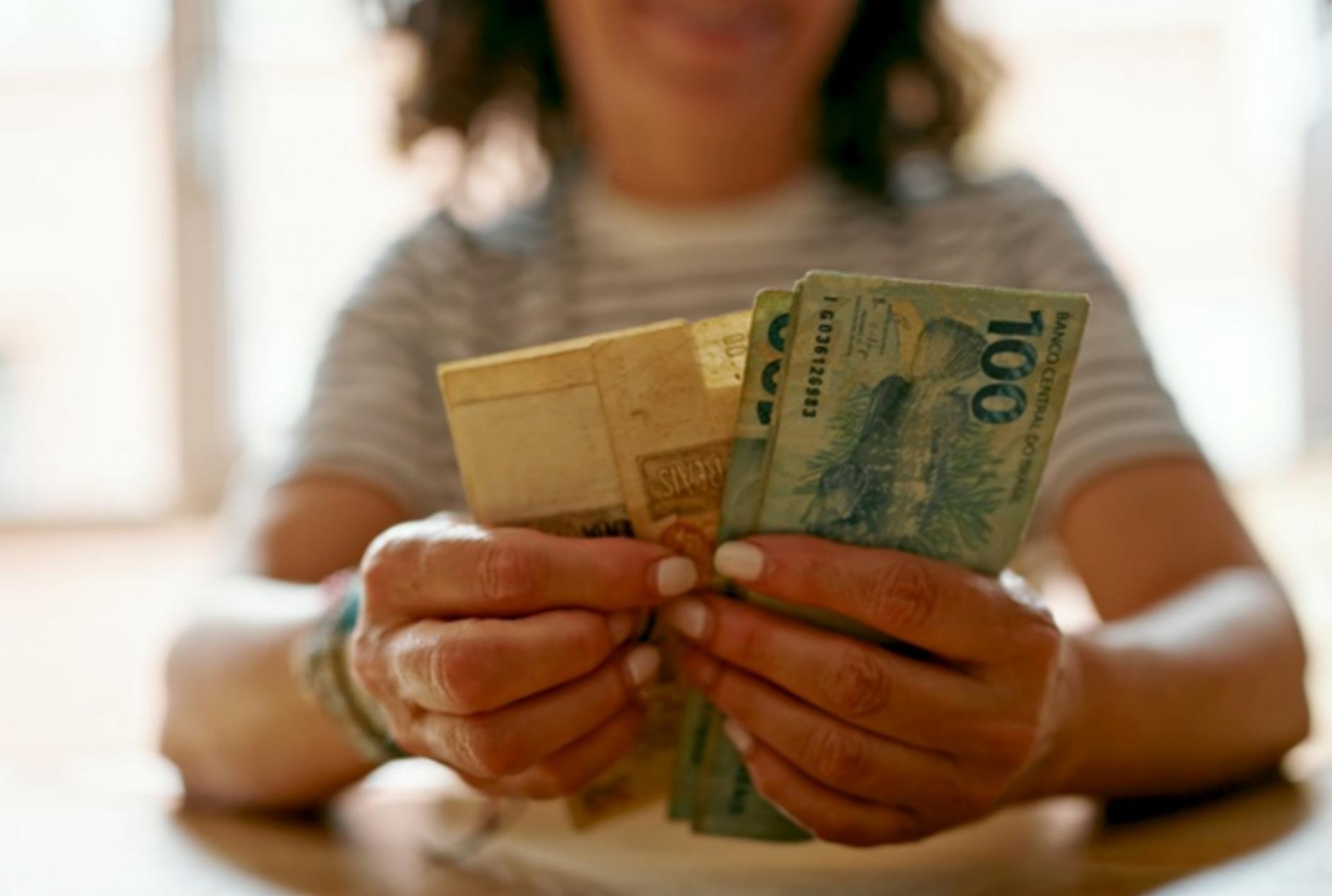 INSS inicia pagamento do 13º nesta segunda-feira (25); veja quem não tem direito