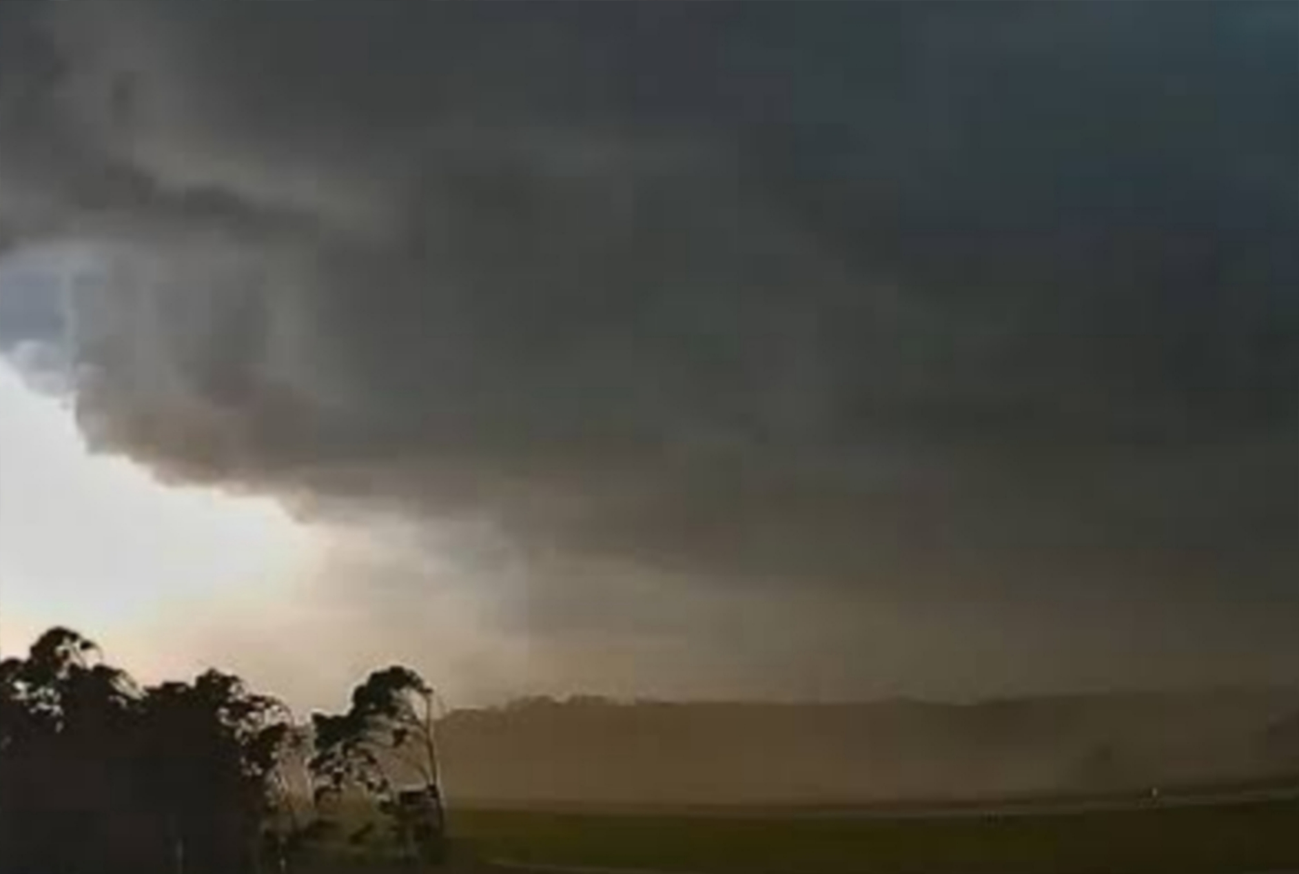 Temporal atinge o Paraná nesta segunda-feira (22) e deixa cidades em alerta