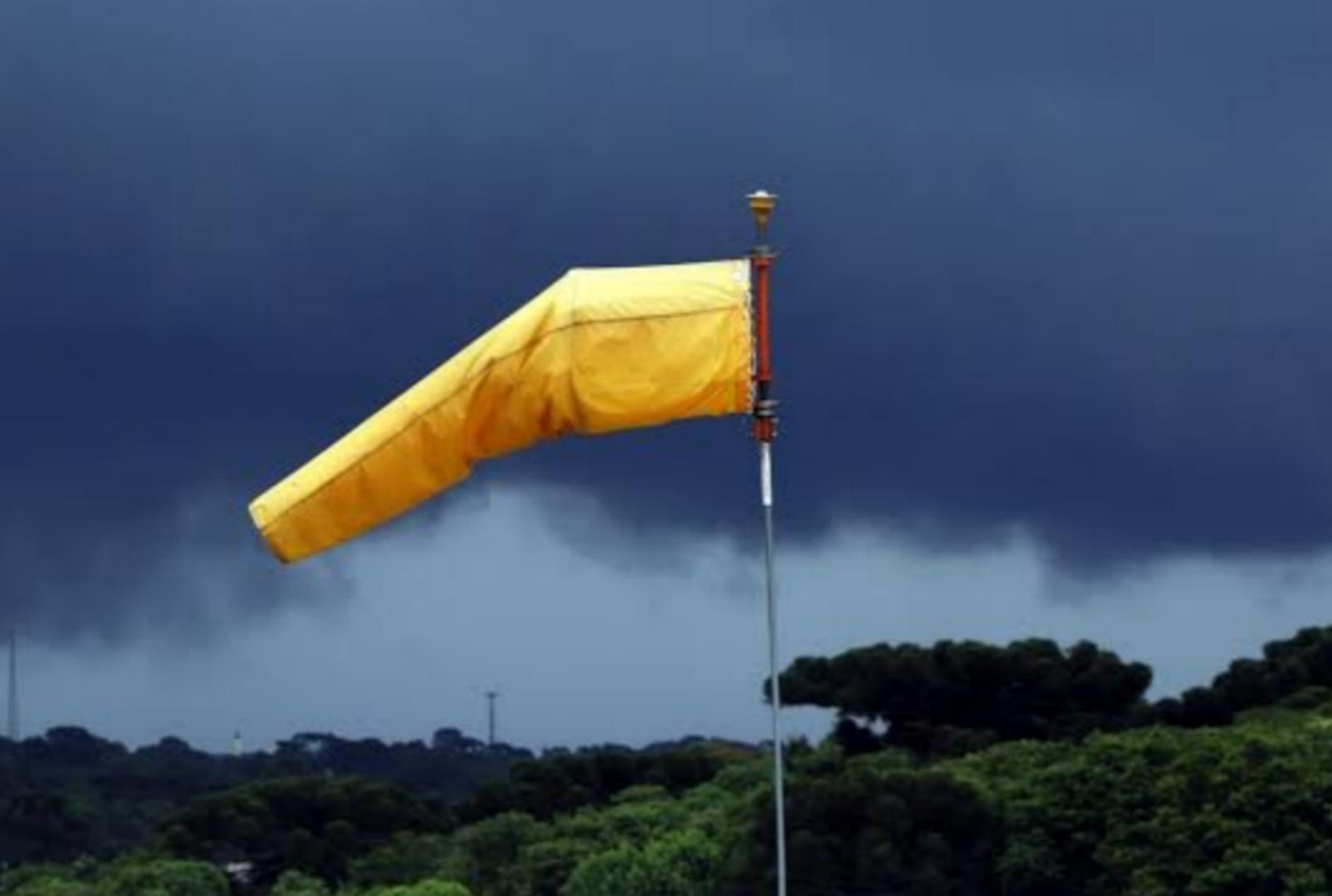 Primeira chuva do El Niño neste domingo (28) coloca Paraná em alerta para temporais intensos
