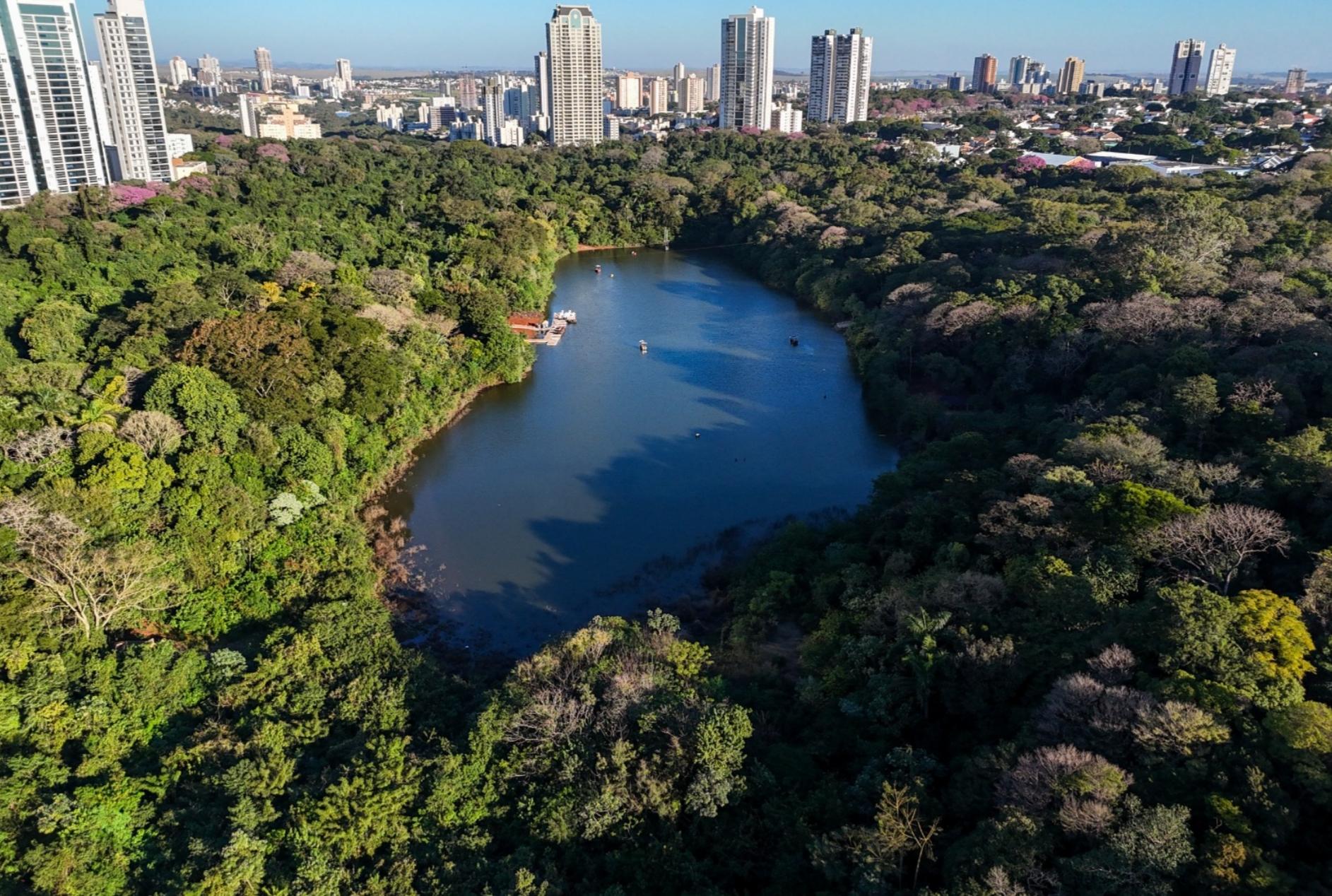 Lago do Parque do Ingá atinge maior nível de água desde 2022