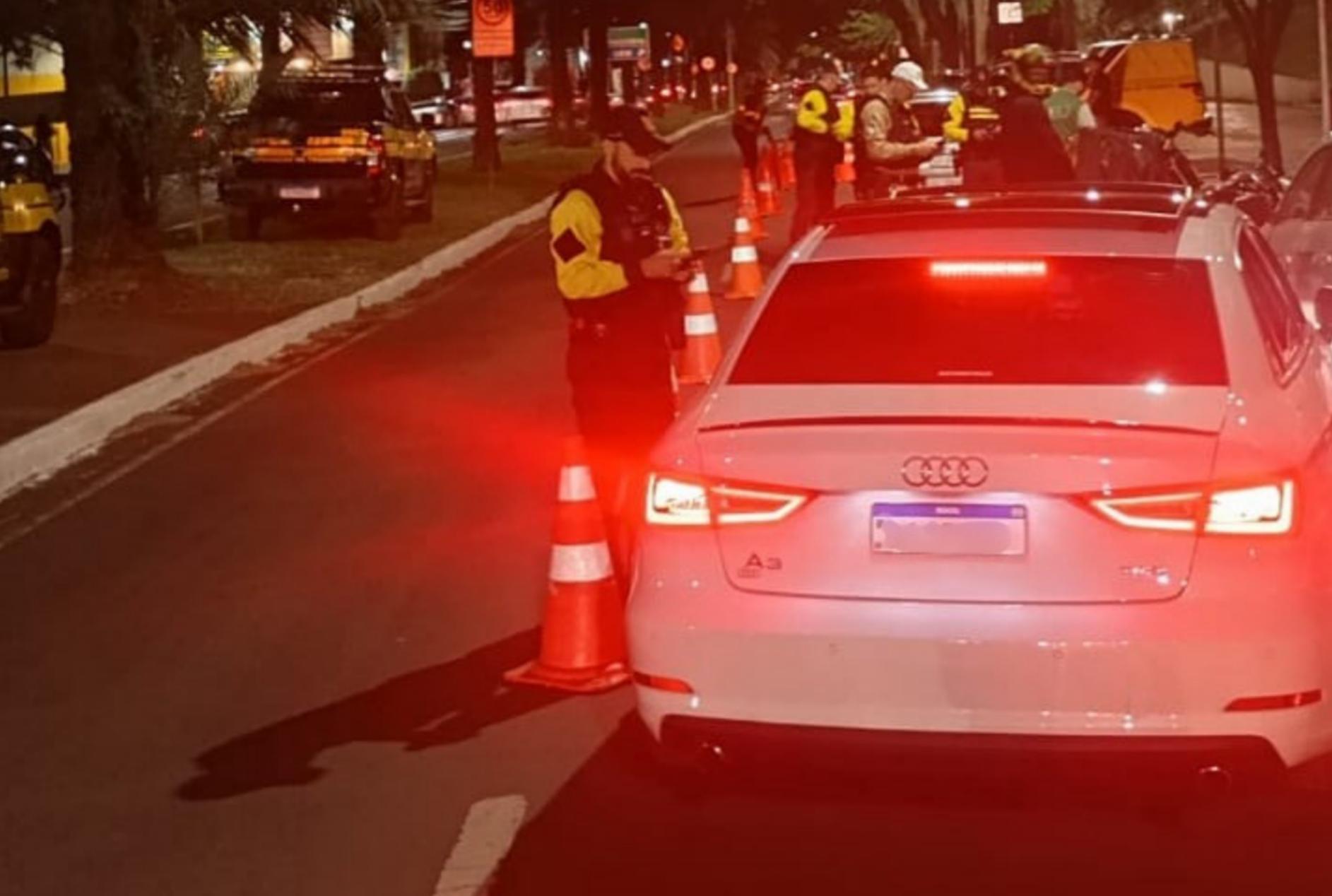 Semob, Guarda Municipal e PM realizam 327 abordagens a condutores em blitze