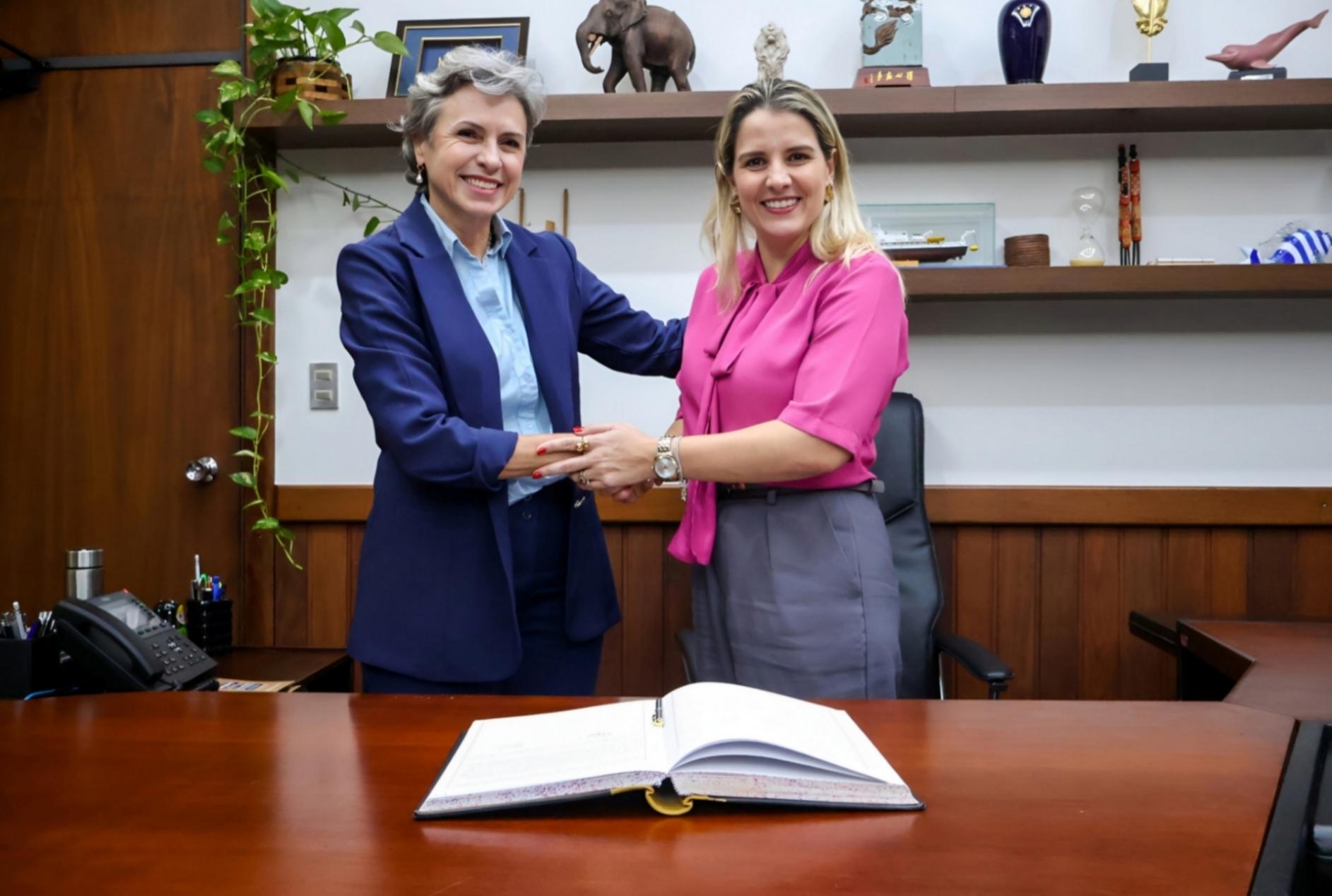 Pela primeira vez, duas mulheres fazem a transmissão do comando da Prefeitura de Maringá