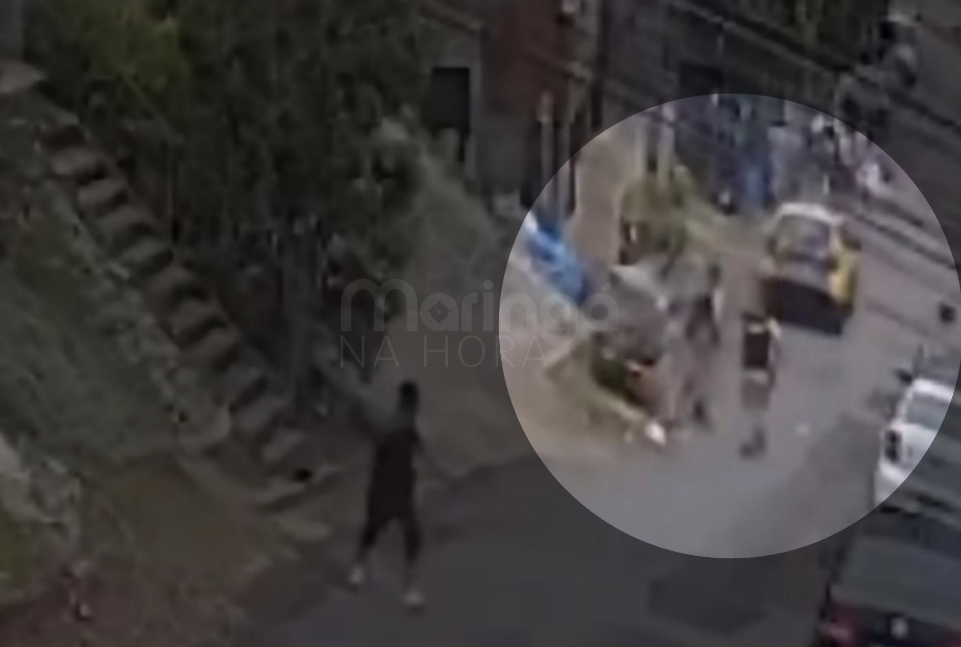 Policial precisa correr atrás de viatura que desce ladeira sozinha durante abordagem