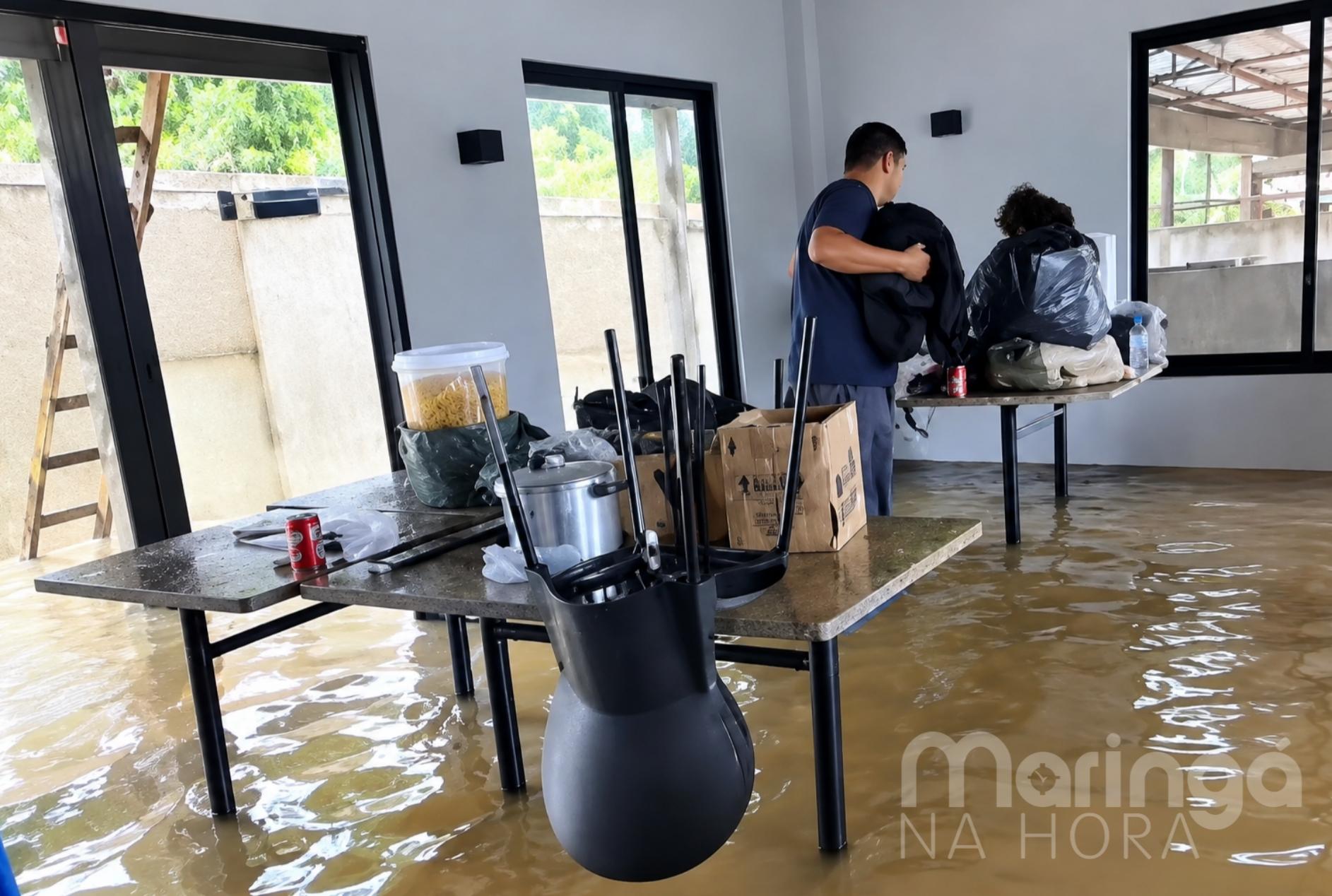 Cheia do Rio Paraná alaga quiosques de clube na região de Foz do Iguaçu