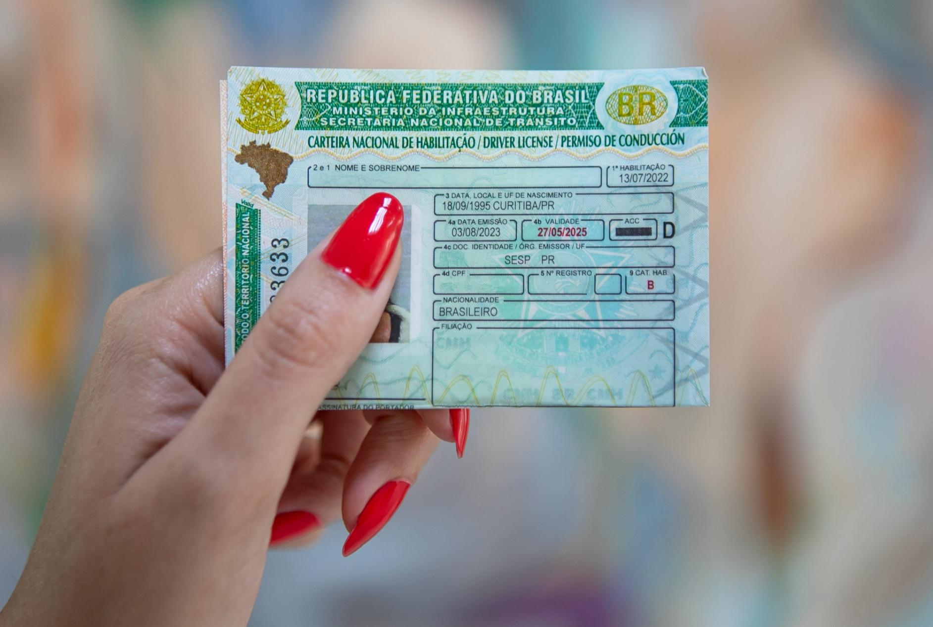 Detran-PR reforça que exame toxicológico é obrigatório para tirar CNH de carro e moto