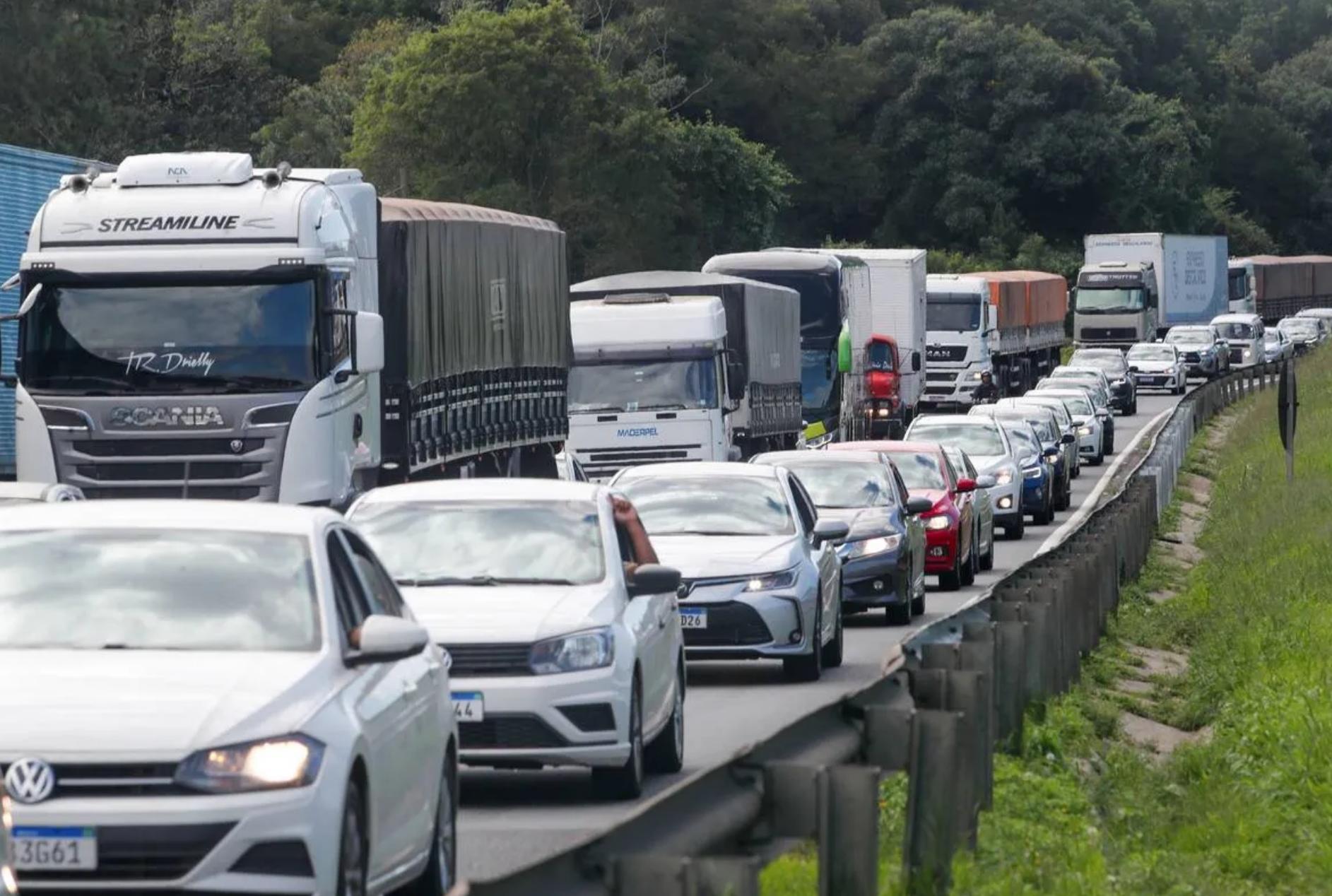 Rodovias do Paraná têm bloqueios totais e parciais nesta terça-feira (27); veja os trechos afetados
