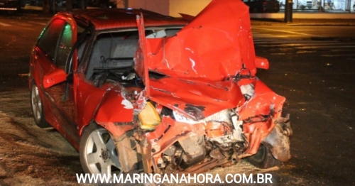 Acidente entre caminhão tanque e carro deixa motorista gravemente ferido em Maringá