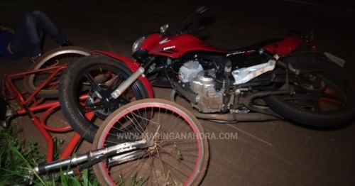 Colisão entre moto e bicicleta, deixa três pessoas feridas na saída da rodovia que da acesso a marginal em Paiçandu