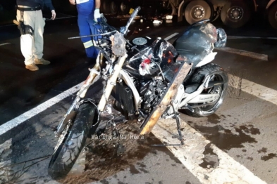 foto de Duas pessoas morrem em acidente entre moto e carreta na BR-376