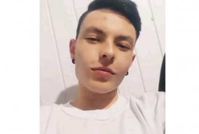 foto de Jovens morrem carbonizados dentro de carro em acidente violento no Paraná
