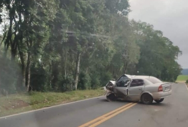foto de Jovens morrem carbonizados dentro de carro em acidente violento no Paraná
