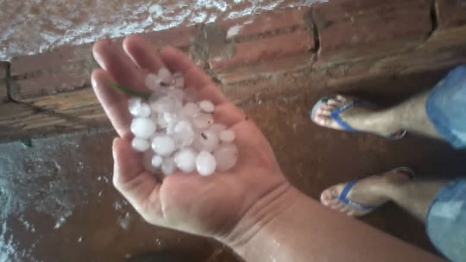 foto de Forte chuva com vento e granizo atinge a região de Maringá e causa estragos
