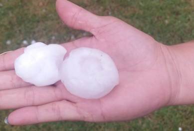 foto de Forte chuva com vento e granizo atinge a região de Maringá e causa estragos