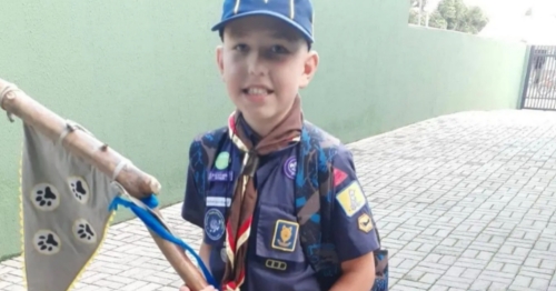 Menino de 10 anos morre após acidente elétrico com enfeites natalinos no Paraná