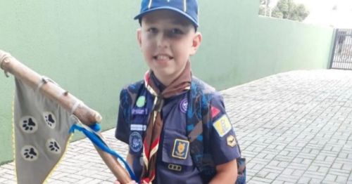 Menino de 10 anos morre após acidente elétrico com enfeites natalinos no Paraná