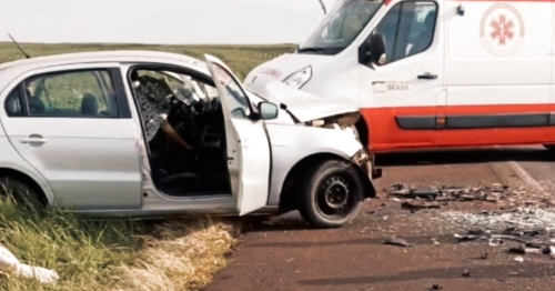 Tragédia: colisão frontal entre dois carros deixa três mortos no PR