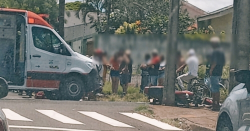 Homem fica em estado grave após colisão entre carro e moto em Maringá
