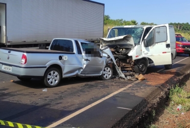 foto de Tragédia: colisão frontal na PR-317 deixa três mortos