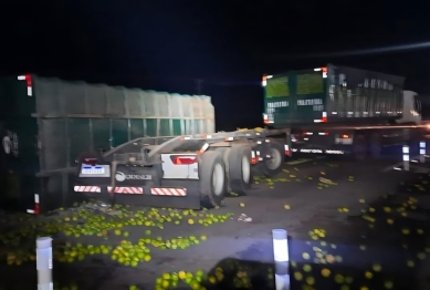 foto de Colisão entre caminhão e carreta mata uma pessoa na PR-323