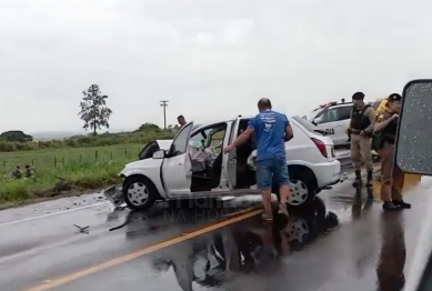 foto de Colisão envolvendo dois carros em rodovia deixa vítimas graves na região