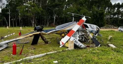 Helicóptero com 5 pessoas cai ao tentar levantar voo em Penha
