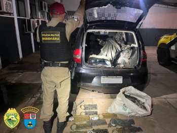 foto de PRE apreende carro com vários itens furtados de cemitério na PR-323 