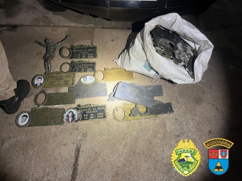 foto de PRE apreende carro com vários itens furtados de cemitério na PR-323 