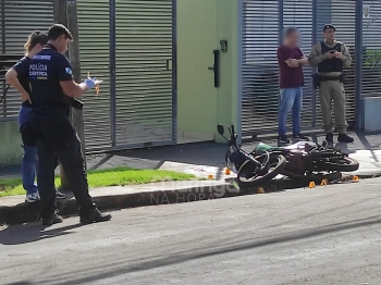 foto de Jovem em moto é executado com vários tiros