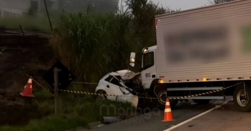 Colisão frontal entre carro e caminhão mata duas pessoas no PR