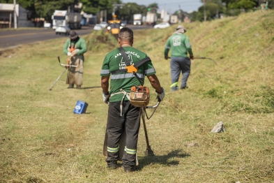 foto de Com mutirões e trabalho intenso, Prefeitura realizou roçada em mais de 1 milhão de metros quadrados