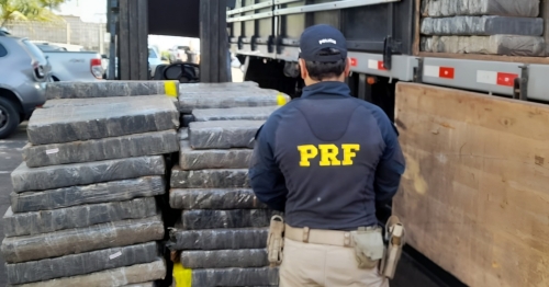 Mais de 5 toneladas de maconha é apreendido pela PRF em Maringá