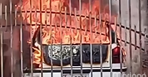 Carro que estava em garagem de casa onde ocorreu tentativa de homicídio durante noite é destruído pelo fogo; VÍDEO 