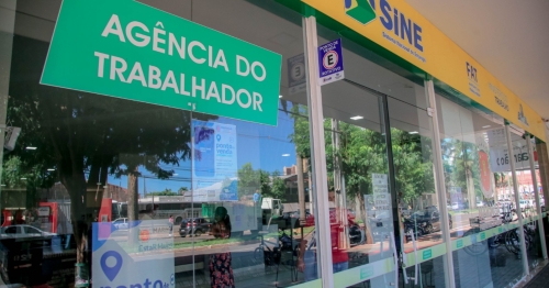 Com obras no térreo, atendimento da Agência do Trabalhador é realizado no piso superior do prédio