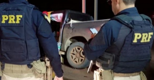 Colisão frontal entre carro e caminhonete deixa quatro mortos e cinco feridos