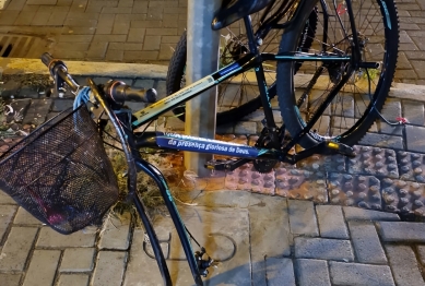 foto de Adolescente dirigindo carro provoca gravíssimo acidente no centro de Maringá