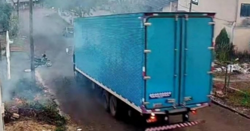 Motorista de 34 anos morre após caminhão perder os freios e atingir casa no Paraná