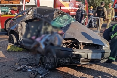 foto de Tragédia: Duas pessoas morrem em acidente entre carro e caminhão no Contorno Sul de Maringá