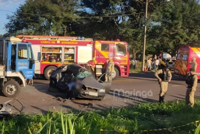 foto de Tragédia: Duas pessoas morrem em acidente entre carro e caminhão no Contorno Sul de Maringá