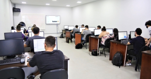 Prefeitura de Maringá abre inscrições para cursos gratuitos nas áreas de programação e criação de websites