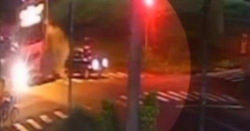 Vídeo mostra colisão entre carreta e carro no mesmo local de acidente que terminou com três mortos em Maringá
