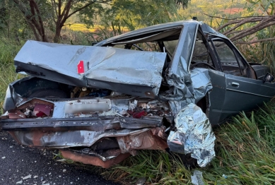 foto de Acidente fatal na PR-317: homem é atropelado por caminhão ao verificar carro com defeito