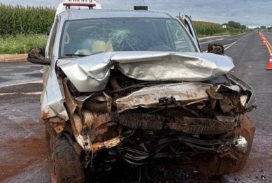 foto de Acidente entre carro e caminhonete deixa dois mortos na PR-323