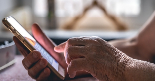 Prefeitura promove oficina gratuita de inclusão digital para mulheres idosas; inscrições estão abertas
